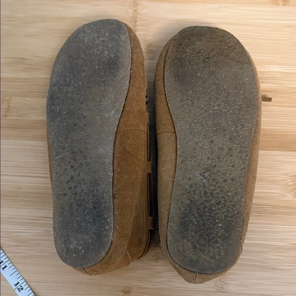 Minnetonka Kids Size 6 Girls or Boys Brown Suede Moccasins with Patterned Lining